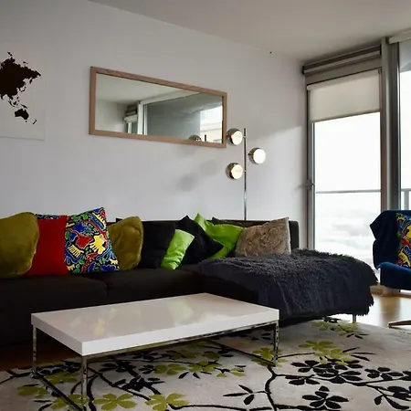 Bright 2 Bedrooms Near The 3 Arena Apartment *