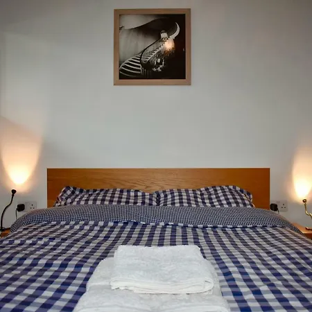 Apartment Bright 2 Bedrooms Near The 3 Arena