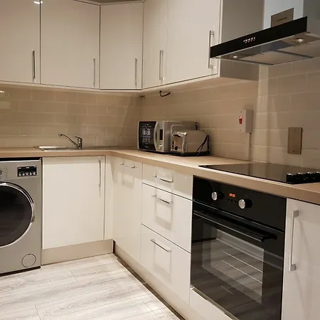 Bright 2 Bedrooms Near The 3 Arena Apartment *