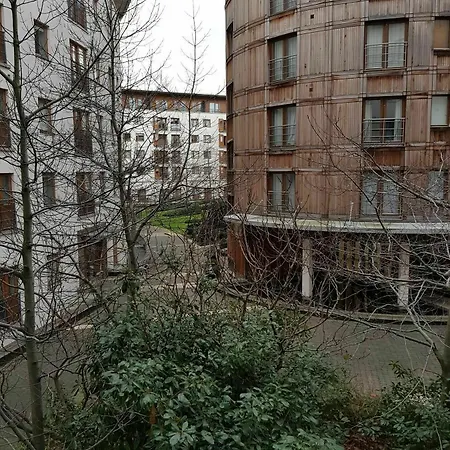 Bright 2 Bedrooms Near The 3 Arena